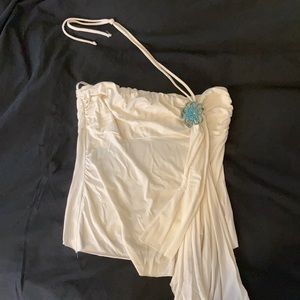 Ivory soft ‘strapless’ top with aqua pin detail